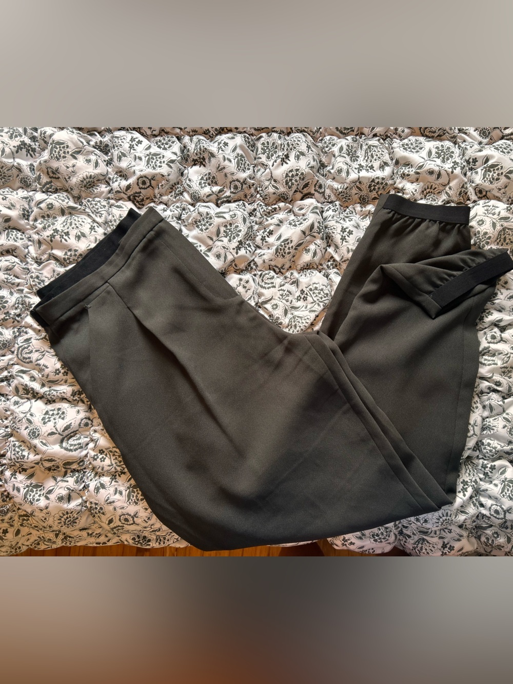 Tahari women’s Tailored Pants in grey